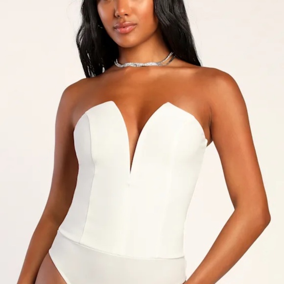 Lulus Tops - Lulus strapless notched bodysuit